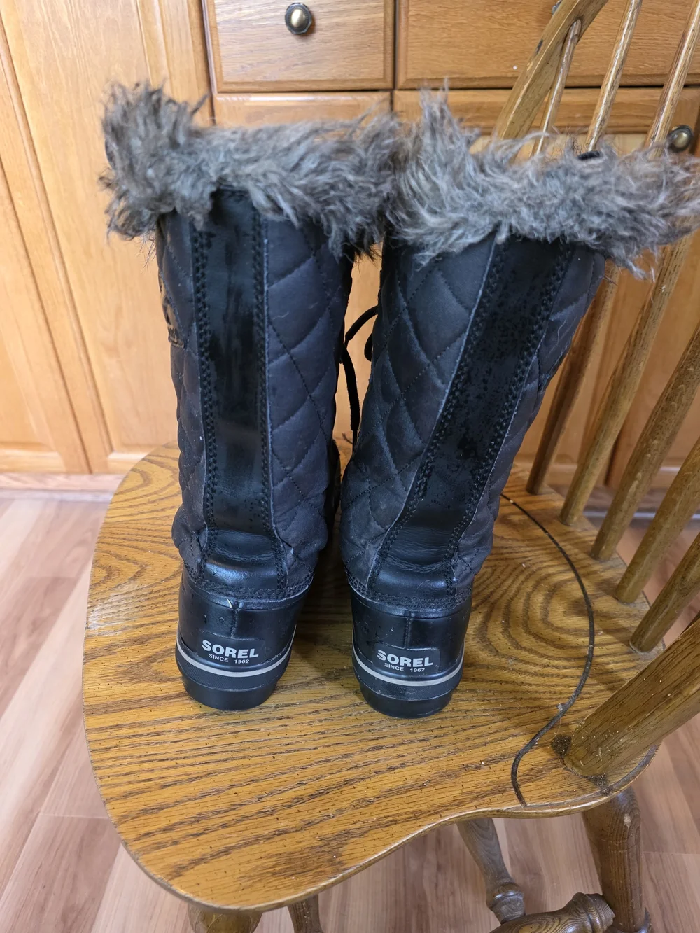 Sorel Tofino Size 8 Black Winter Boots with Fur Cuff